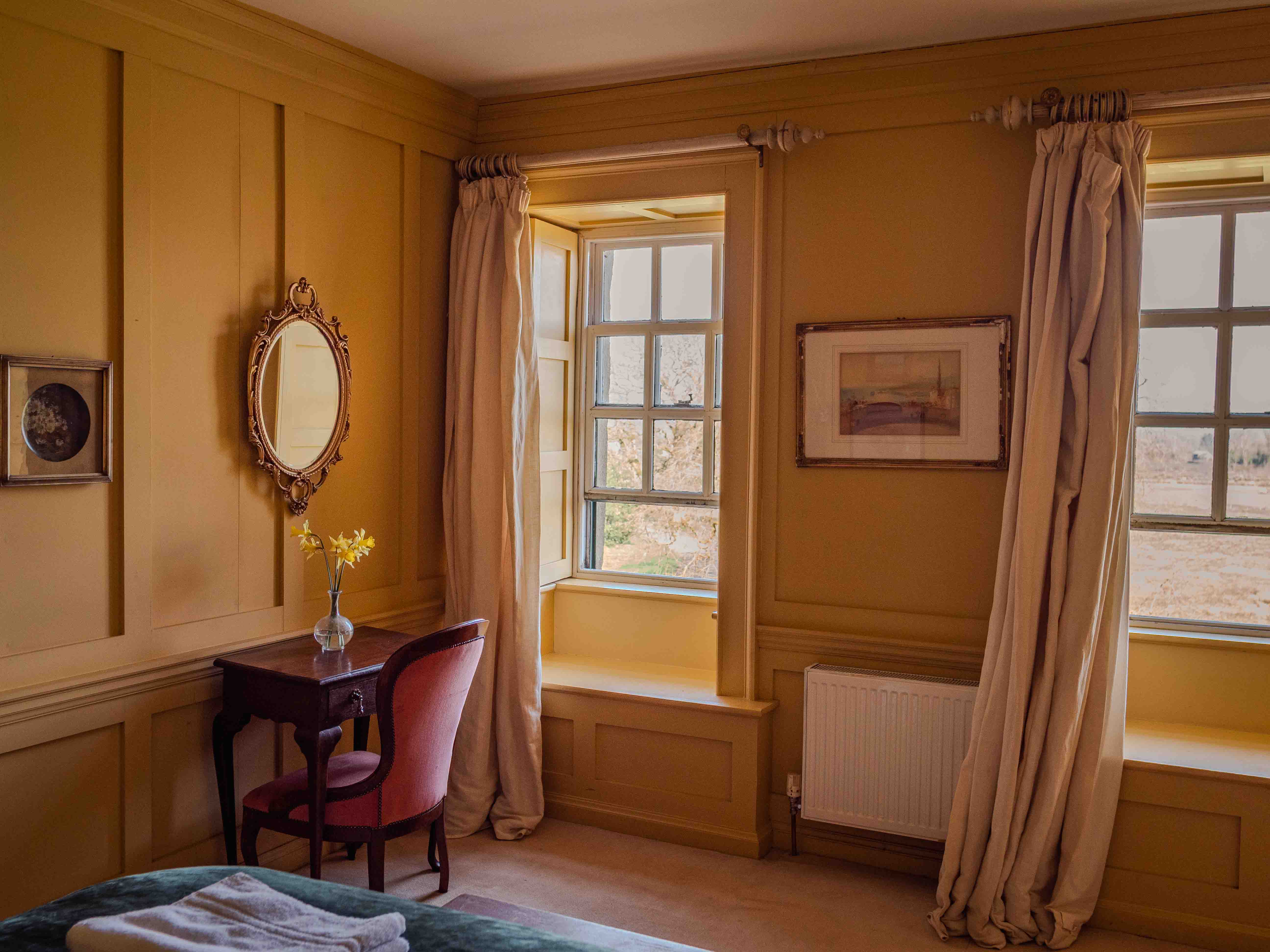 The yellow room