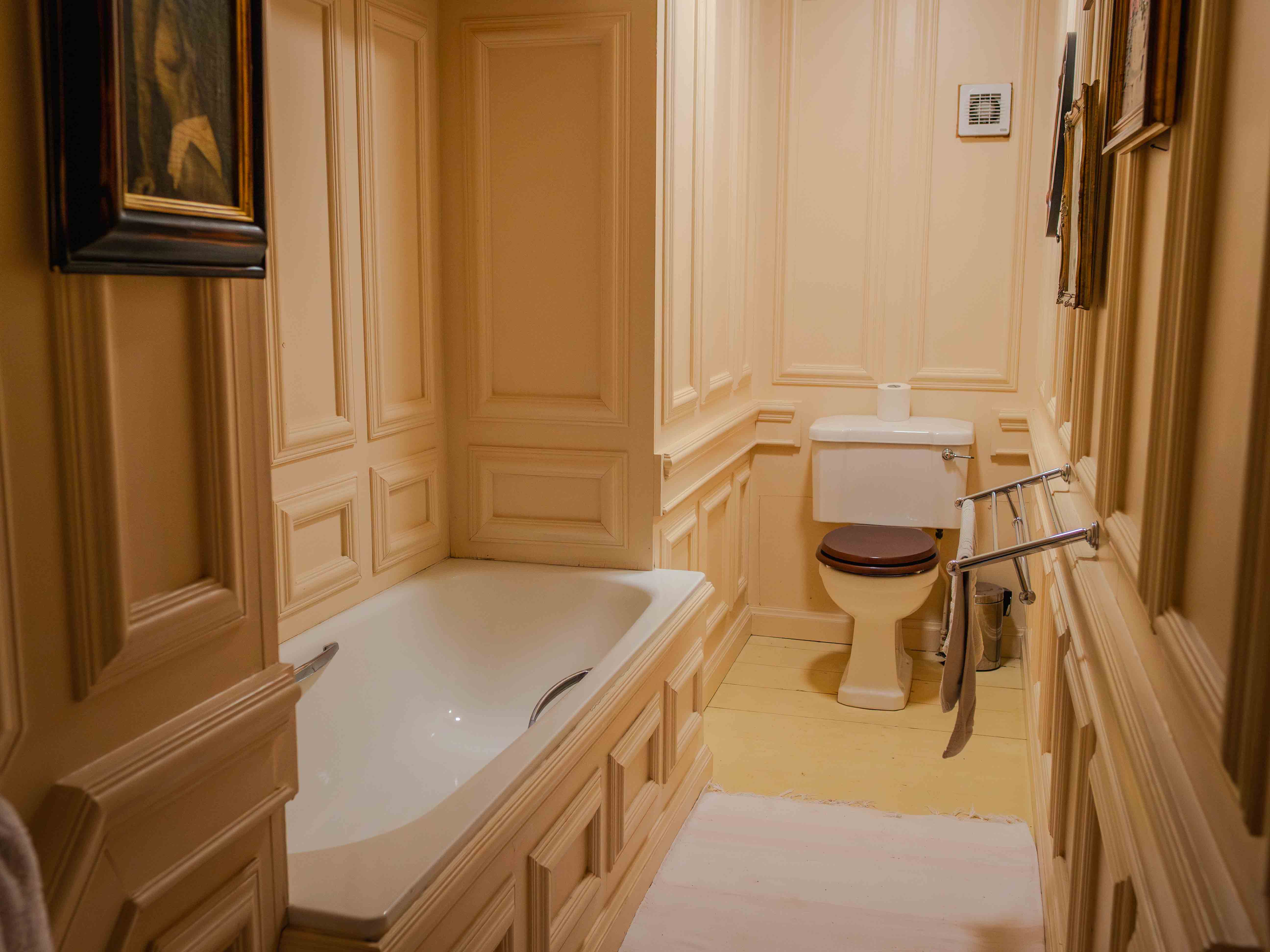 The yellow room